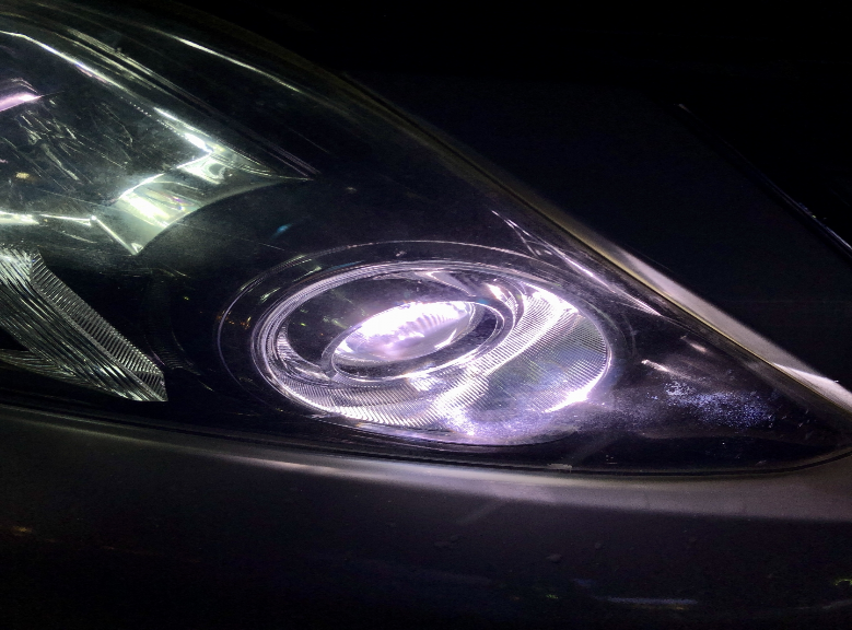 画像に alt 属性が指定されていません。ファイル名: ヘッドライト：２.png